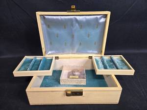 lot 62 image: Vintage Jewelry Box with Genuine Mink Brooch