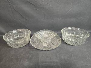 lot 73 image: Set of VTG Glass Serving Bowls with Matching Glass Platter