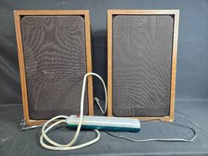 lot 97 image: Pair of Vintage Atlantis Corporation Award 44 Speakers