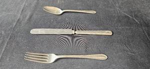 lot 55 image: Stratford Plate Silverware Set - Knife, Fork, and Spoon