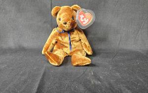 lot 67 image: Ty Beanie Babies Original Signature Bear 1999