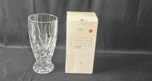 lot 89 image: AntiqueVintage 12 Traditional Crystal Flower Vase