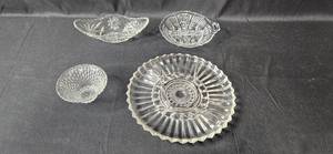 lot 90 image: Collection of Vintage Pressed Glass Bowls