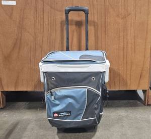 lot 98 image: Igloo MaxCold Roller Cooler with Telescoping Handle