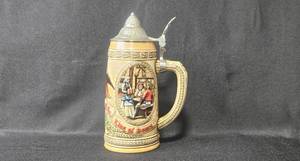lot 100 image: Vintage Anheuser-Busch King of Beers Stein