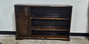 lot 129 image: Vintage Wooden Fleur De Lis Cabinet with Shelving and Storage