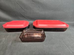lot 15 image: Set of Pyrex Glass Baking Dishes - 2 with Red Lids