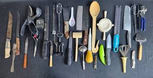 lot 27 image: Collection of Vintage Kitchen Utensils, Tools & Gadgets