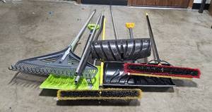 lot 208 image: Assorted Outdoor and Lawn Care Tools Set