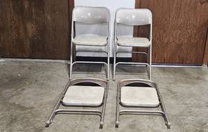 lot 211 image: Set of 4 Vintage Metal Folding Chairs with Cushioned Seat