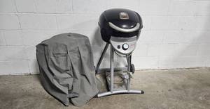 lot 222 image: Char-Broil Patio Bistro Infrared Grill with Cover