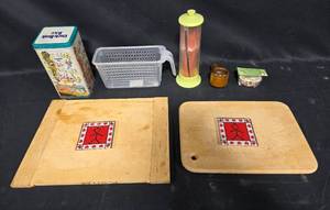 lot 253 image: Collection of Kitchenware Items with Decorative Boards