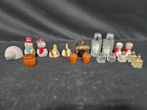 lot 257 image: Assorted Collection of Decorative Salt & Pepper Shakers