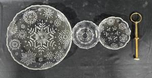 lot 262 image: Vintage Glass Dessert Set with Floral Patterns
