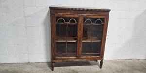 lot 225 image: Vintage Wooden Display Cabinet with Glass Doors
