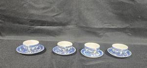 lot 286 image: Set of Vintage Blue Willow Pattern Tea Cups and Saucers