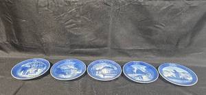 lot 287 image: Set of 5 Royal Copenhagen Christmas Collector Plates (1973-1978)