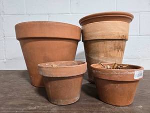 lot 95 image: Set of Terracotta Planters