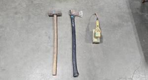 lot 306 image: Set of Hand Tools Sledgehammer, Axe, and Black & Decker Finishing Sander