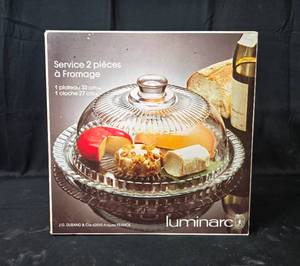 lot 19A image: Luminarc 2-Piece Cheese Serving Set with Platter and Dome in orig box