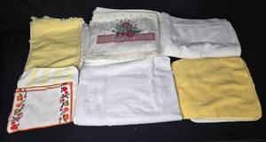 lot 377 image: Collection of Assorted Towels and Kitchen Cloths