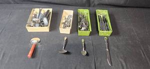 lot 329 image: Assortment of Kitchen Utensils and Cutlery