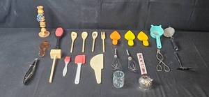 lot 331 image: Assorted Kitchen Tools and Utensils Collection