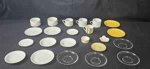 lot 333 image: Assorted Collection of Cups and Saucers