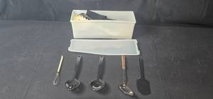 lot 364 image: Set of 6 Kitchen Utensils with Storage Box