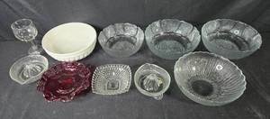 lot 400 image: Collection of Glass and Ceramic Decorative Bowls and Glassware