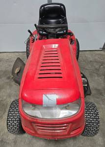 lot 460 image: Huskee LT 4200 Lawn Tractor with 7-Speed Shift-On-The-Go