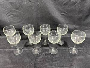 lot 347 image: Set of Clear Glass Wine Glasses
