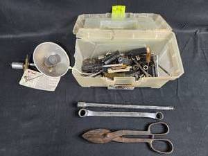 lot 498 image: Mixed Tool Set with Portable Radiant Heater