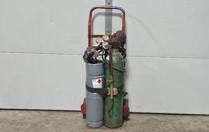 lot 496 image: Portable Acetylene and Oxygen Welding Tank Set on Trolley