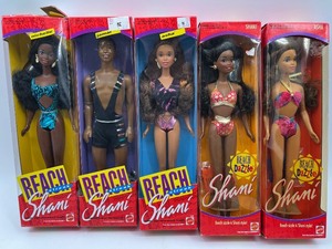 lot 149 image: Set of 5 Beach Streak Shani Dolls - 1992 Mattel Collection