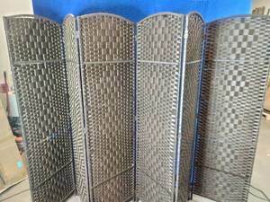 lot 122 image: Diamond Weave 6-Panel Room Divider - Brown