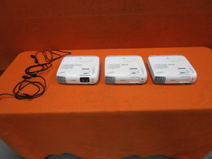 lot 62 image: (3) Epson PowerLite 955WH Projectors