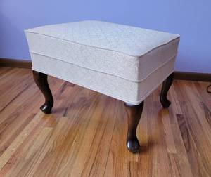 lot 24 image: White Shell Jacquard Queen Ann Ottoman Foot Stool