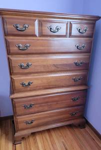 lot 17 image: Classic Cherry 8 Drawer Hi Boy Bedroom Dresser