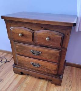 lot 31 image: Pine 3 Drawer Night Stand