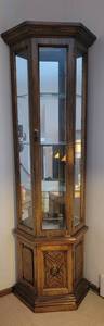 lot 22 image: Petite 4 Shelf Lit Display Cabinet