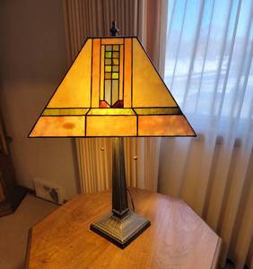 lot 20 image: Prairie Mission Style Stained Glass Table Lamp