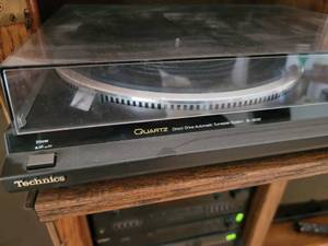 lot 101 image: Technics Quartz Direct Drive Turntable SL-QD33