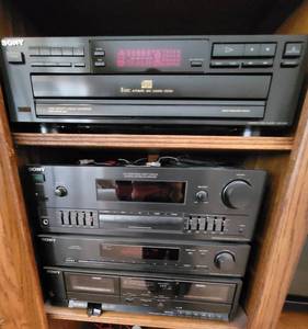 lot 102 image: Sony Personal Audio System  CD Player CDP-C211  Tuner ST-JX311  Amp TA-AX311  Speakers SS-U311