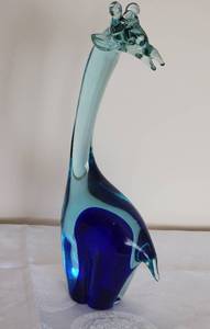 lot 112 image: Tall Blue Art Glass Giraffe Figurine