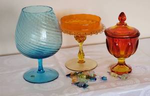 lot 119 image: Colorful Mod Glass Dcor Collection