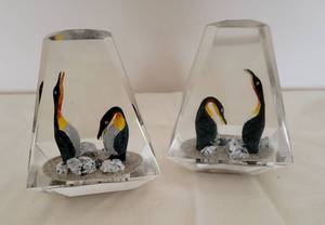 lot 122 image: Large Resin Acrylic Penguin Encapsulated Vignette Pair
