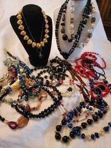 lot 197 image: Baublicious Jewelry Collection, B