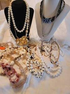 lot 196 image: Baublicious Jewelry Collection, C