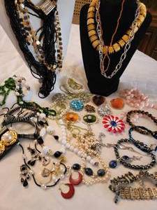 lot 193 image: Baublicious Jewelry Collection, D